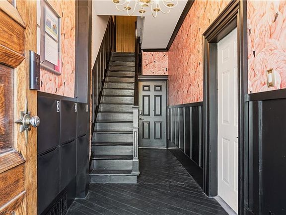 3rd image of 158 Hunter St E
