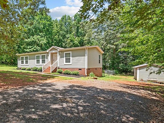 3rd image of 223 Red Oak Dr