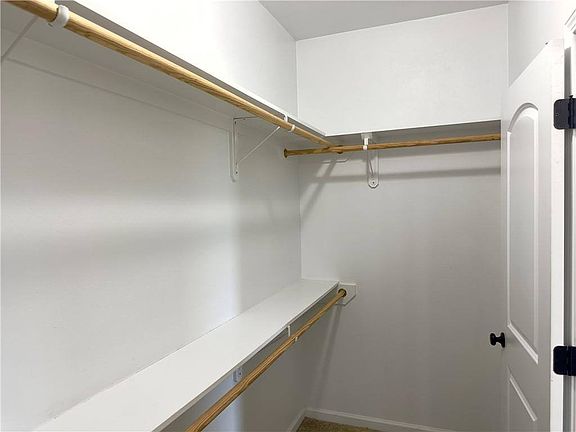 5th image of 11146 Regency Ave