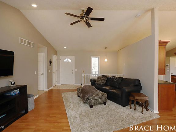 5th image of 1920 Sandrel Dr NE