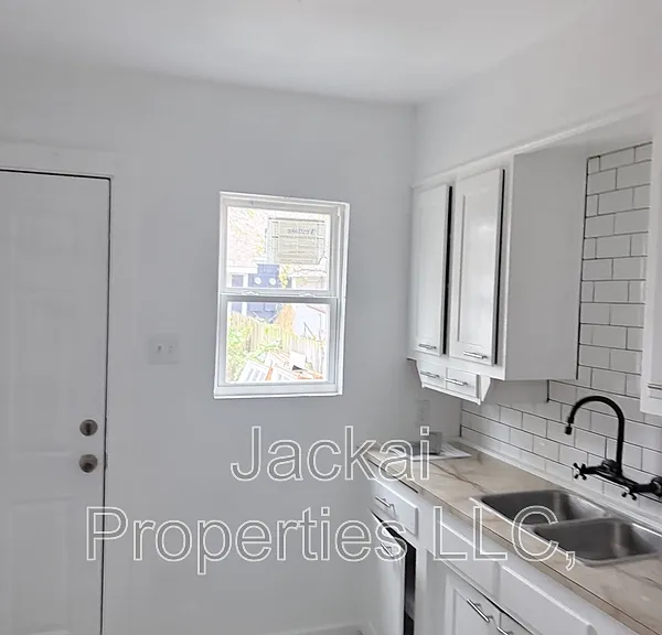 620 N Walnut St — Photo 12