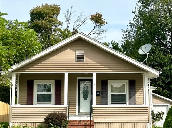 15 Park Rd, Brockton, MA 02301