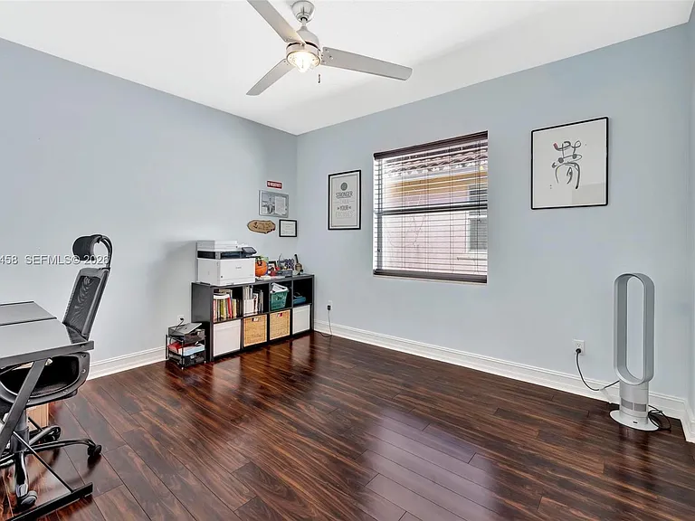 853 SW 11th Ct — Photo 39