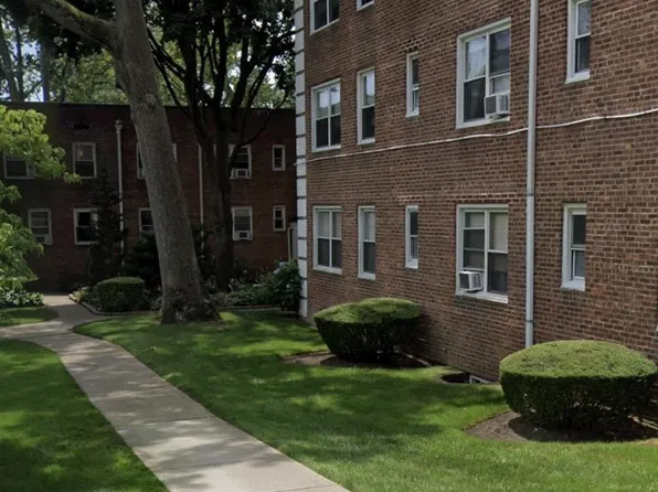 3 Edwards Street #1F, Roslyn Heights, NY 11577