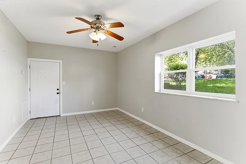2 bed, 1.0 bath, $1,025 — Photo 2