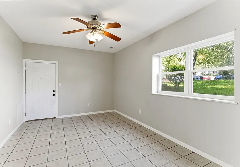 3300-3374 Valley View Dr NE #3360 — Photo 2