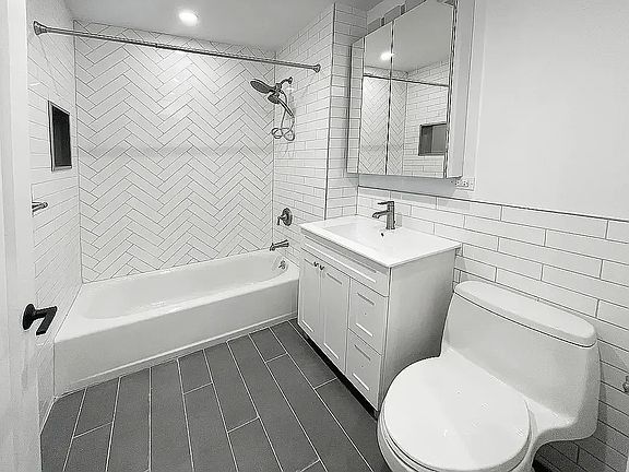 4th image of 30-38 Steinway St #1
