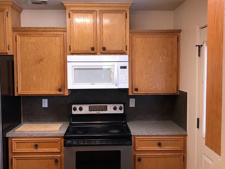 1409 Nicholas Cir #B — Photo 2