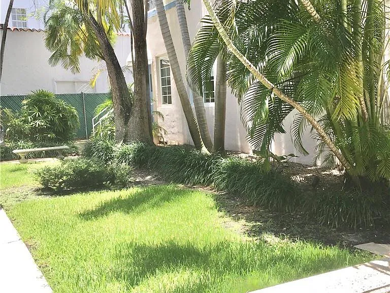 732 Euclid Ave #9 — Photo 4