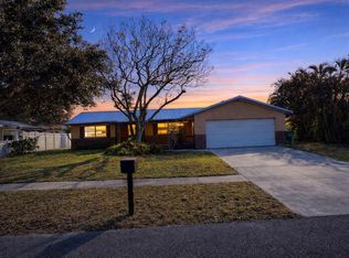 909 Canal Cir, Sebastian, FL 32958