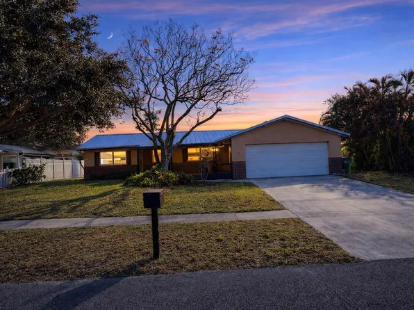 909 Canal Circle, Sebastian, FL 32958