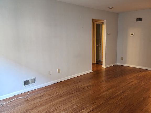 3rd image of 911-921 Teaneck Rd #1B