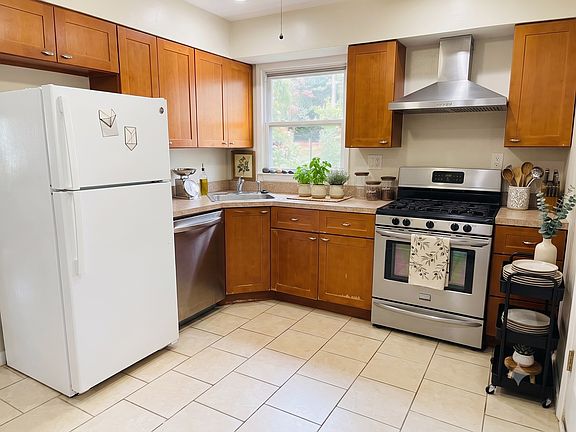 5th image of 124 Hopkins Ave