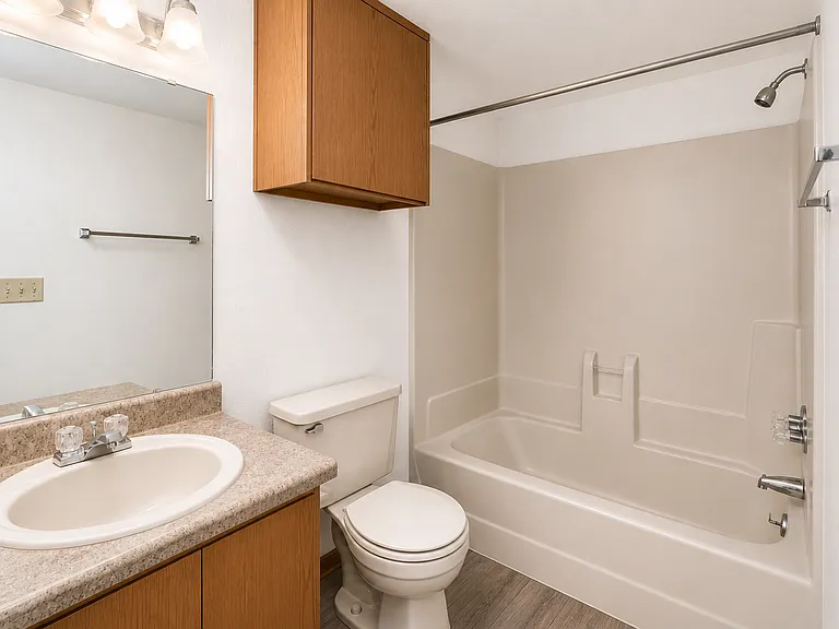 Willow Creek Apartments — Photo 16