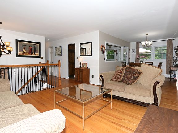 3rd image of 1738 Maxwell Ct