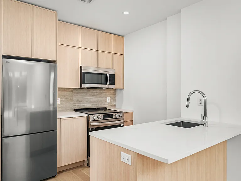 526 Baltic St #2D — Photo 3