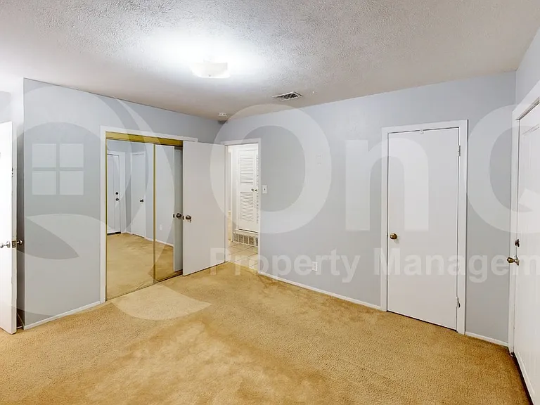 1505 Montclair St — Photo 13