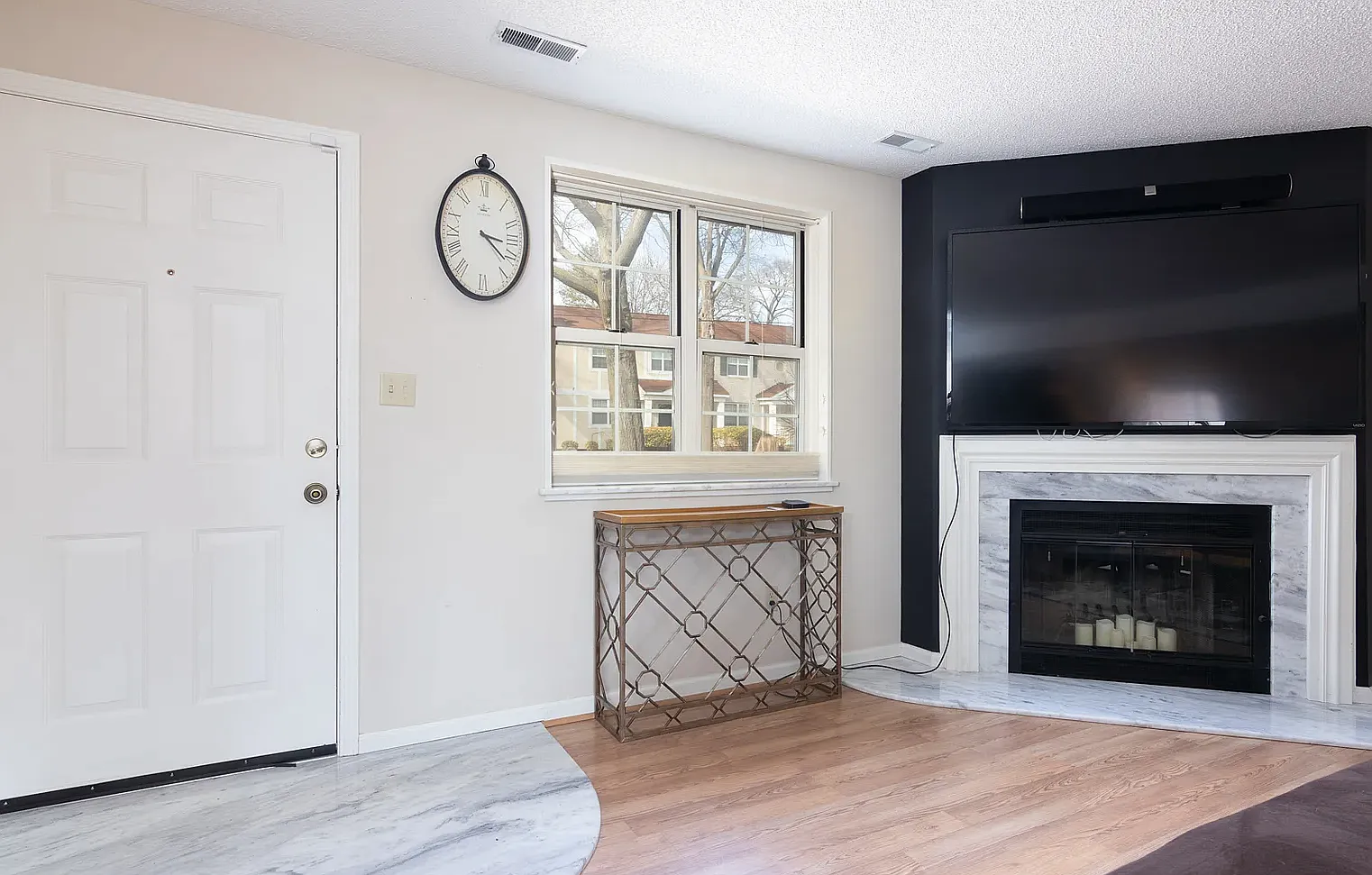 9030 N Swan Cir — Photo 1