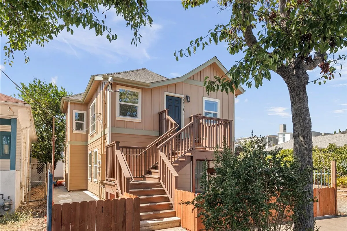 2 bed, 800 sqft, $3,095 — Photo 1