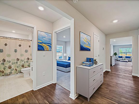 3rd image of 24 Maple Dr