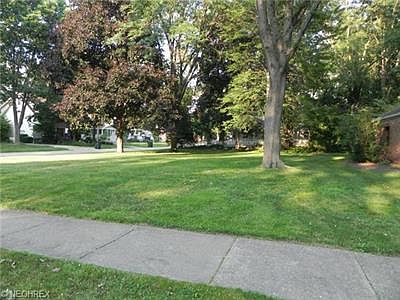 2nd image of 2051 18th St