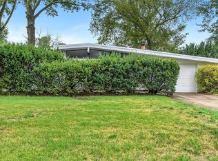 830 Bobbins Ln, Florissant, MO 63033