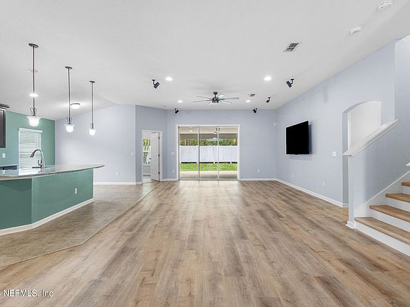 4th image of 121 TERRACINA Drive
