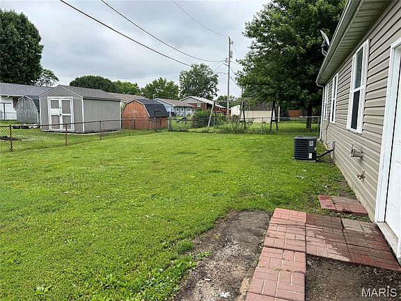 3rd image of 82 Briarview Ln