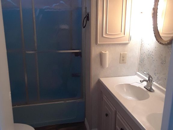 3rd image of 722 Marshall Cir
