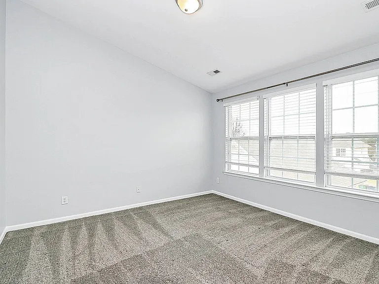 1032 Tabard Ln — Photo 8