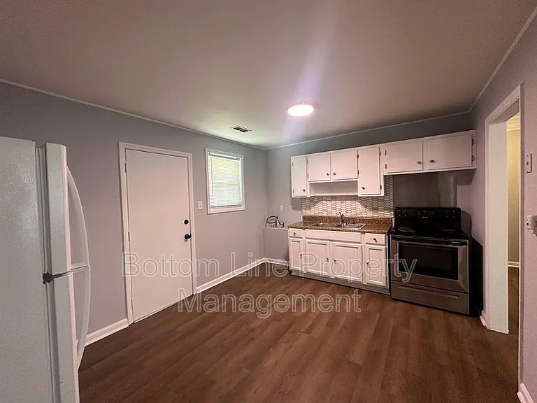 1261 Thelbert Dr — Photo 5