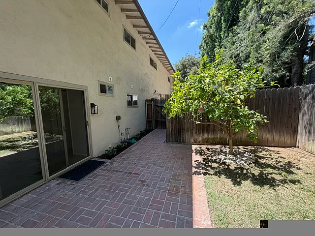 1740 Huntington Dr — Photo 15