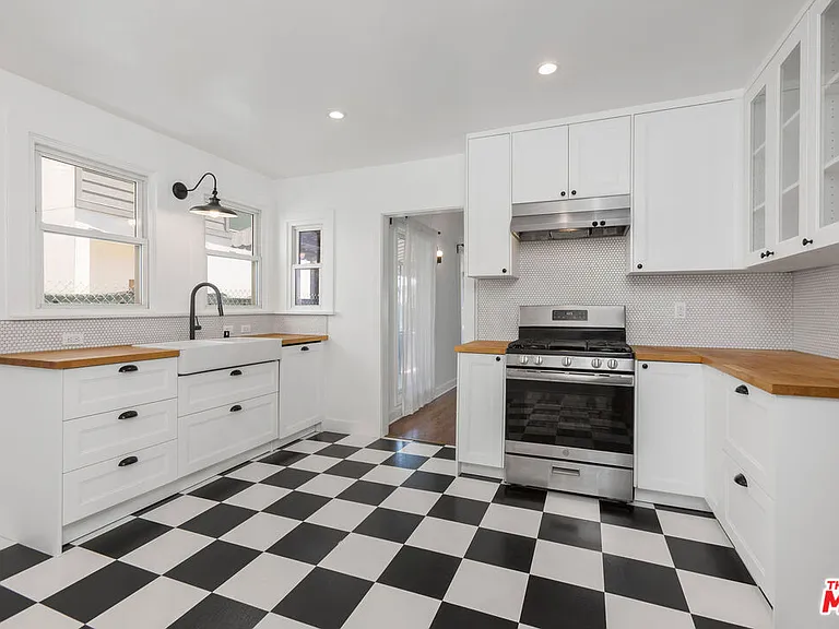 1293 S Sycamore Ave — Photo 10