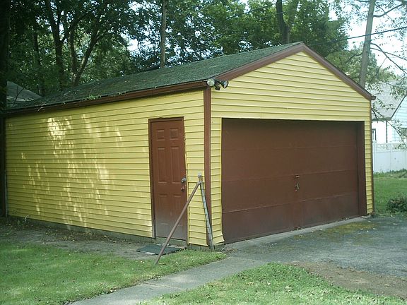 3rd image of 1004 Nome Ave