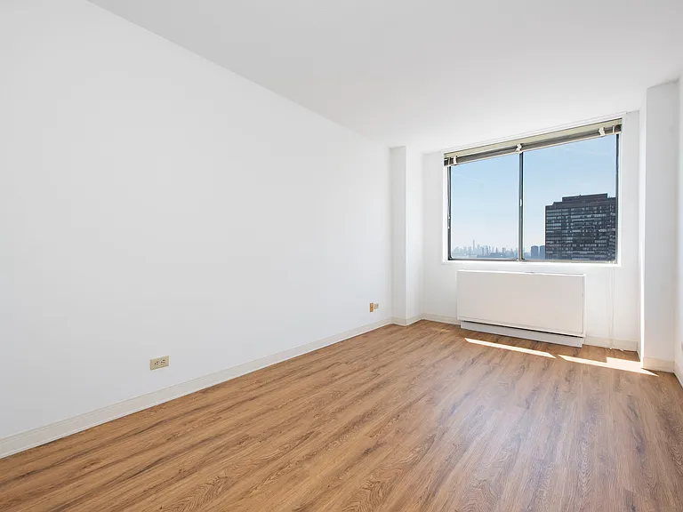 429 E 52nd St #32D — Photo 6