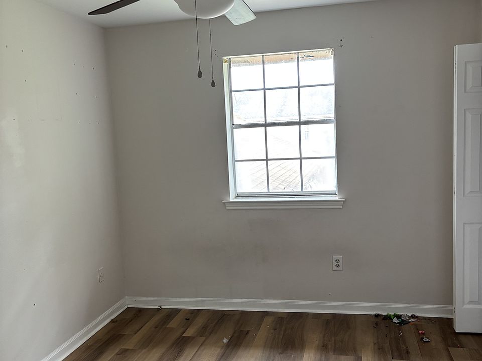 2nd image of 319-323 Deckbar Ave #203