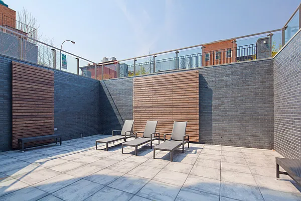 Rented by aptsandlofts.com | media 25