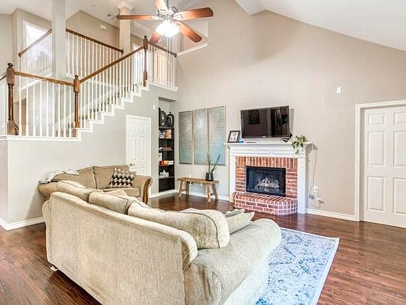 2nd image of 2708 Meadow Glen Dr