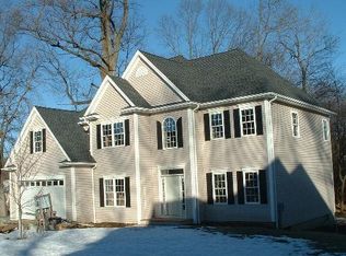 34 Olivia Pl, Fairfield, CT 06824