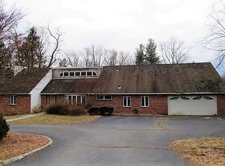 2 Sunrise Pl, Mahopac, NY 10541