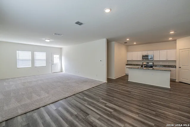 5 bed, 3.0 bath, 2581 sqft, $2,088 — Photo 4