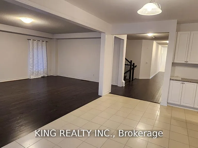 373 Russell St — Photo 7