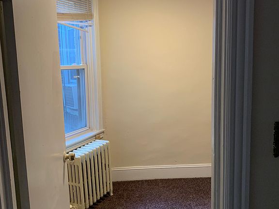 5th image of 862 E Schiller St