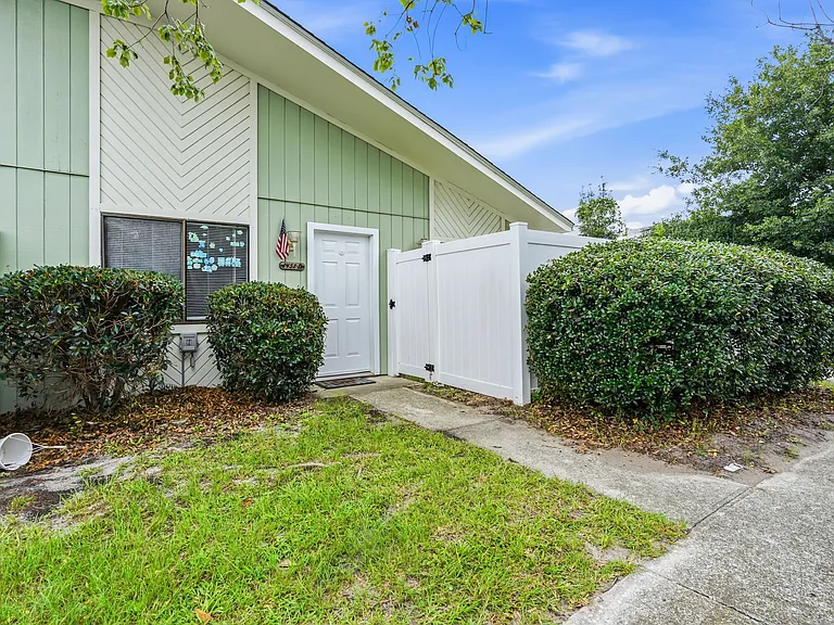 1451 Turkey Ridge Dr #D — Photo 40