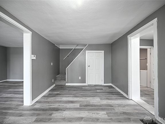 5th image of 718 Summer St