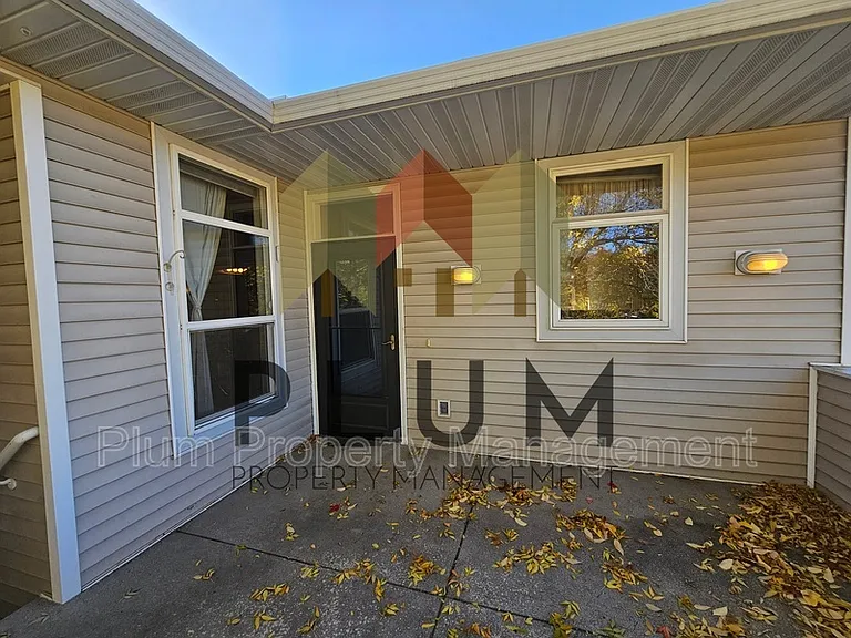 5104 Village View Way #7 — Photo 2