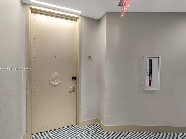 2201 Collins Ave #1010 — Photo 22