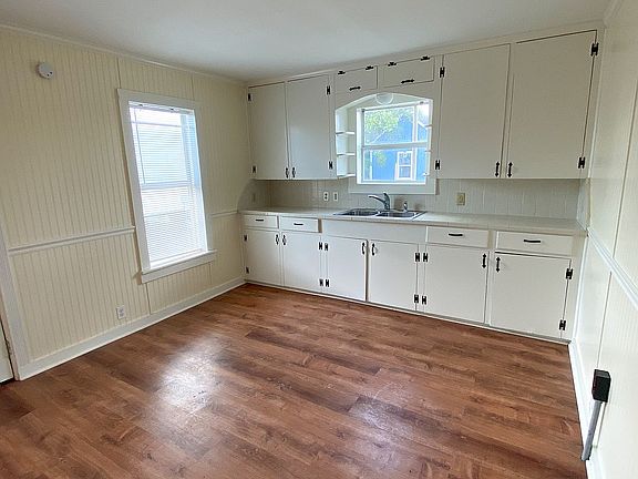 2nd image of 801 W 2nd St