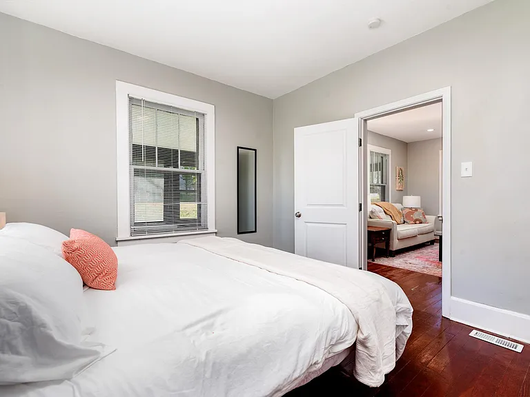 257 Gordon Pl — Photo 10