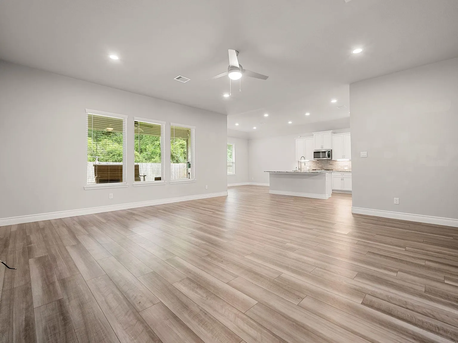 4 bed, 2.0 bath, 2255 sqft, $3,000 — Photo 4